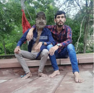 无视旁人歧视欺凌　狼人症少年活在当下