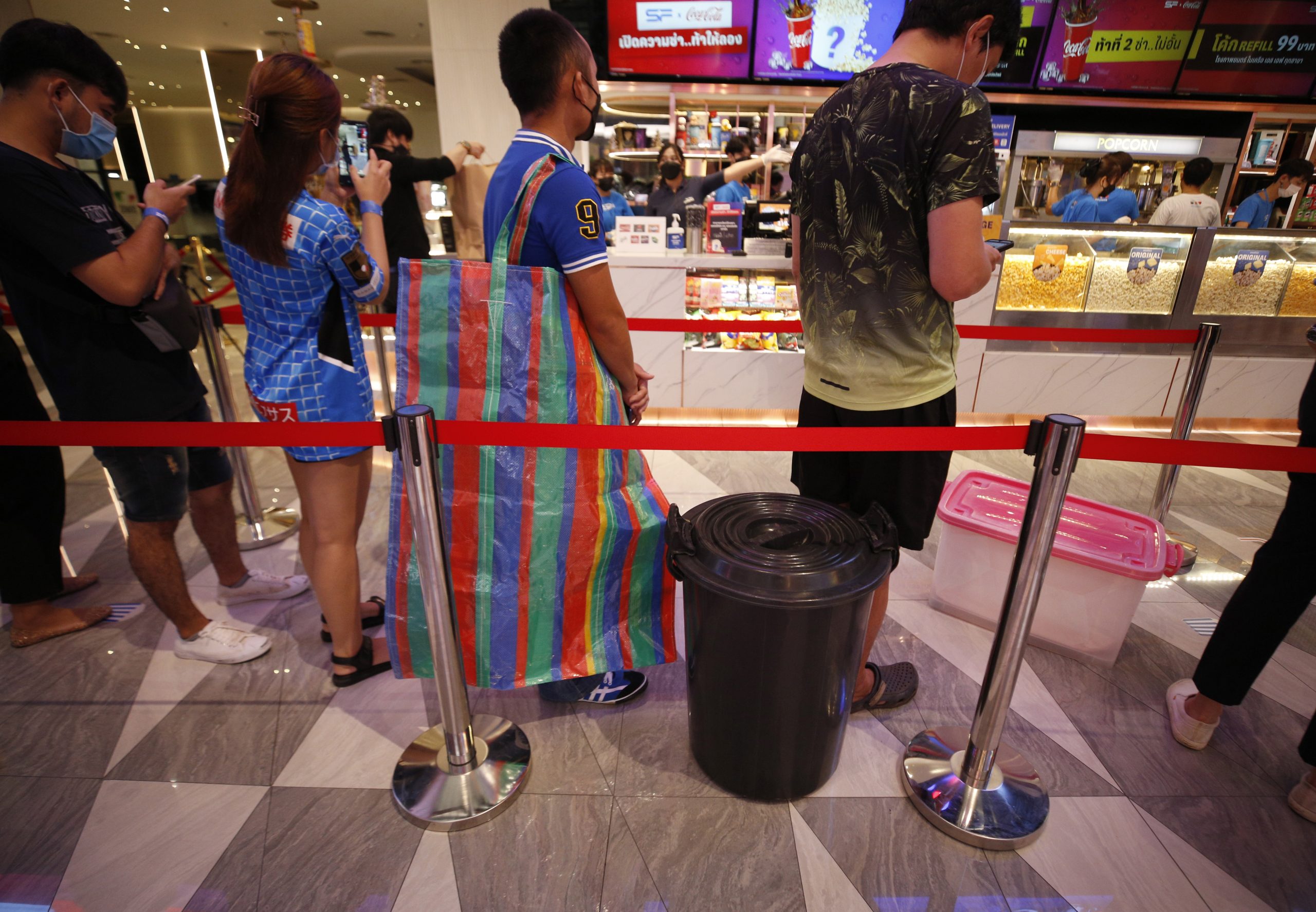 拼盘数图 泰国电影院 爆米花吃到饱