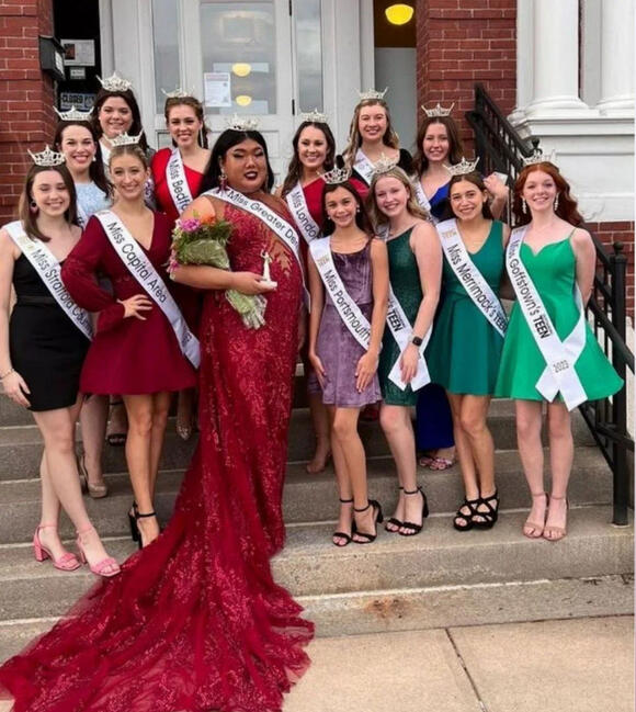 拼盘/美国小姐可能首次诞生“跨性别佳丽” 引发网民争议