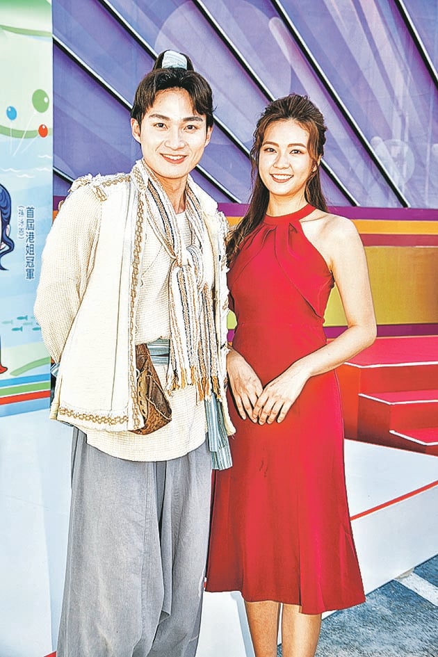 无线节目巡｜蔡思贝抛胸抢镜站中间　朱凯婷走光成为全场焦点