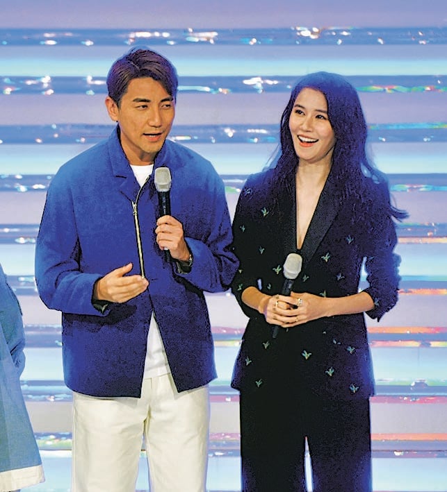 无线节目巡｜蔡思贝抛胸抢镜站中间　朱凯婷走光成为全场焦点