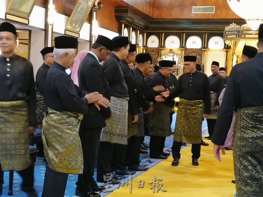 旺罗斯迪北根王宫宣誓续任彭州务大臣。