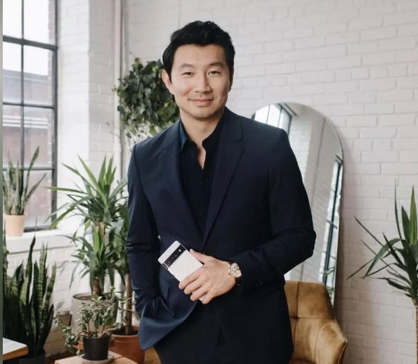 昆汀批漫威演员非电影明星 刘思慕不爽发文反击