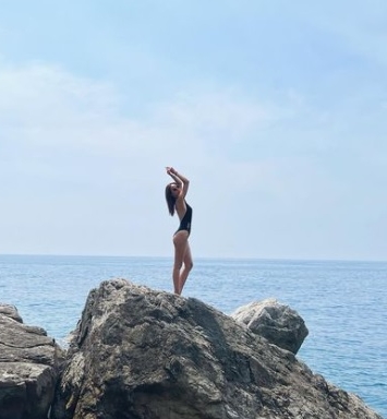 晒泳装照谢票派福利 邓丽欣点名林明祯接力