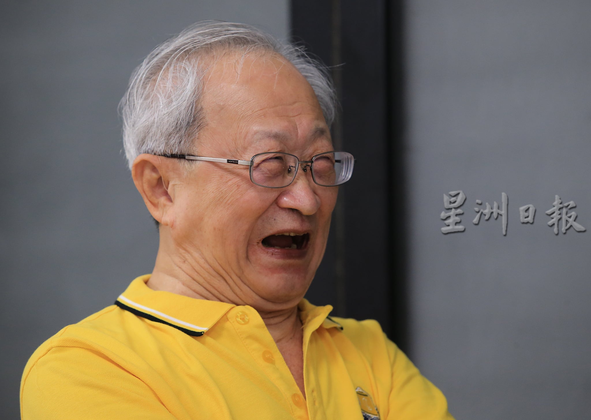 以父名义捐500万给华研