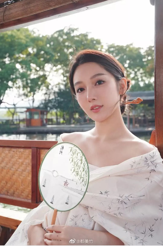 曝吴亦凡选妃过程 都美竹还原被骗细节