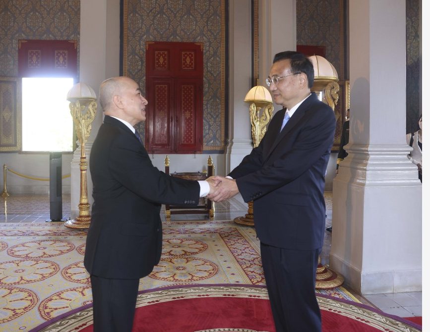 李克强会柬埔寨国王 期待东盟会议聚焦维护和平稳定