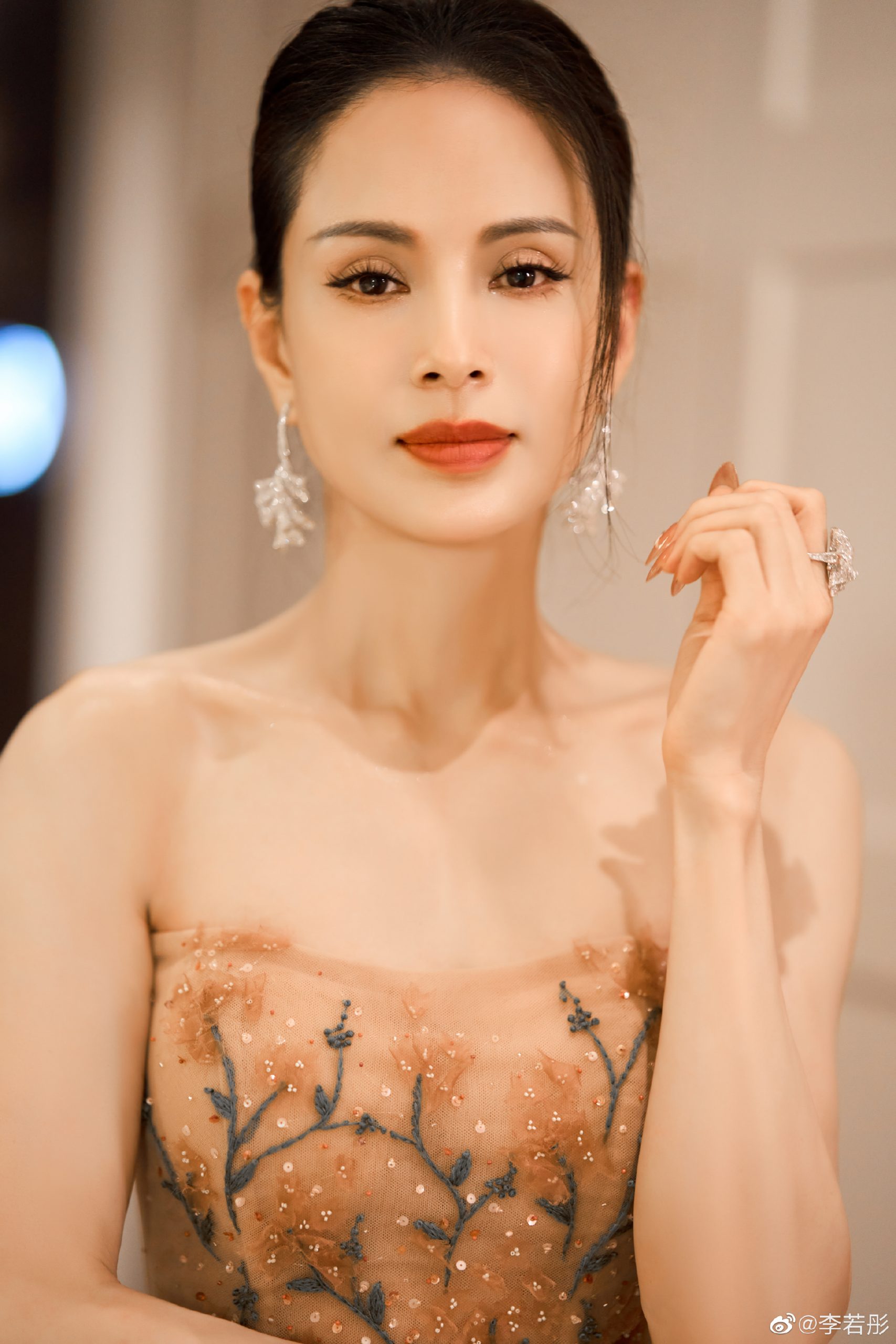 李若彤相隔27年再扮“小龙女” 零变化引惊叹