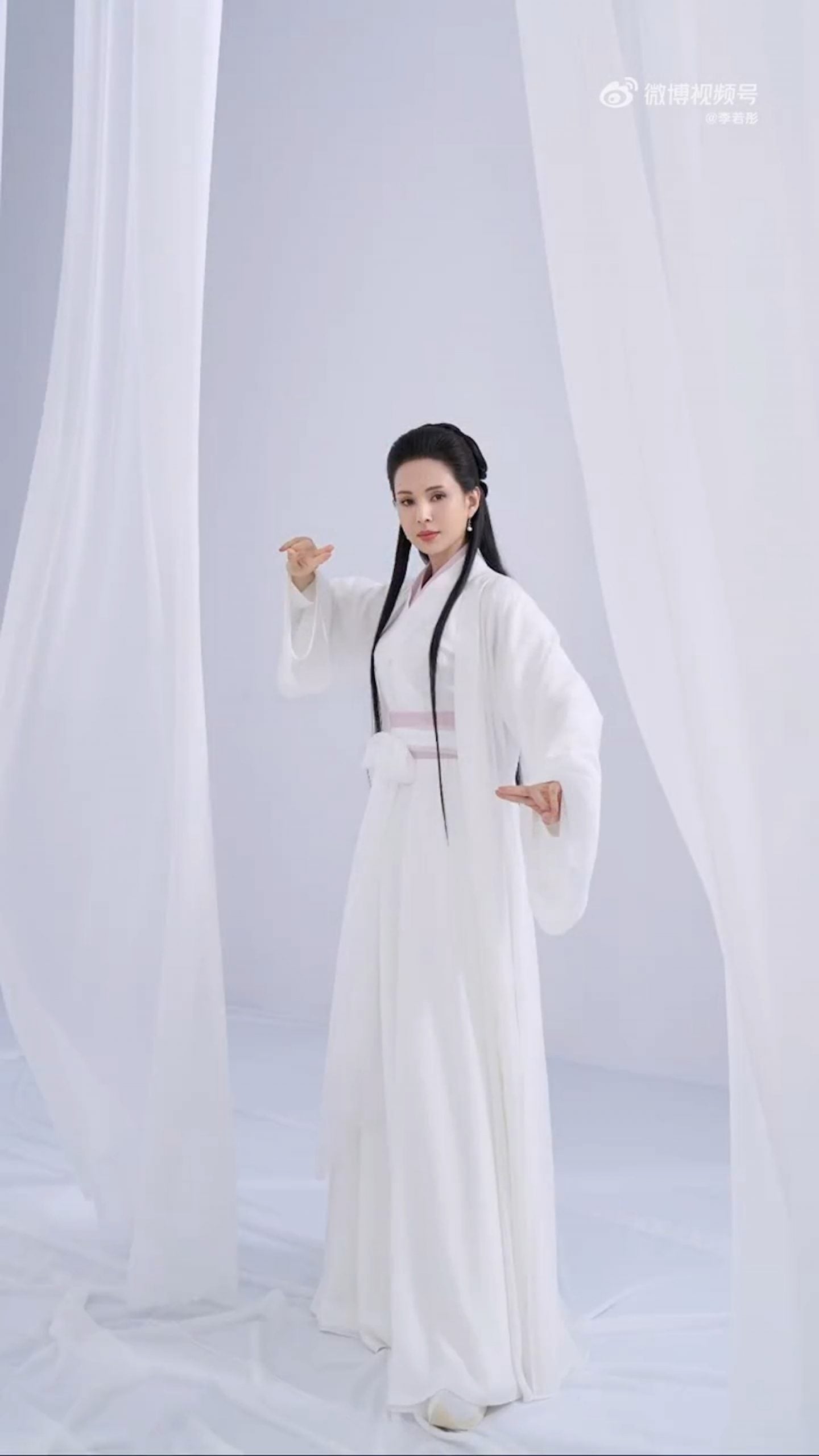 李若彤相隔27年再扮“小龙女” 零变化引惊叹