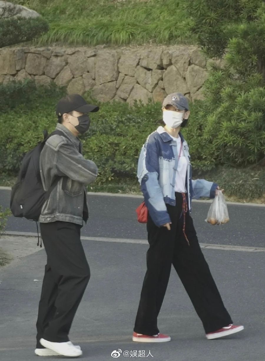 杨幂剧中闺蜜否认恋情后大反转 被拍到牵手刘恺威做核酸	