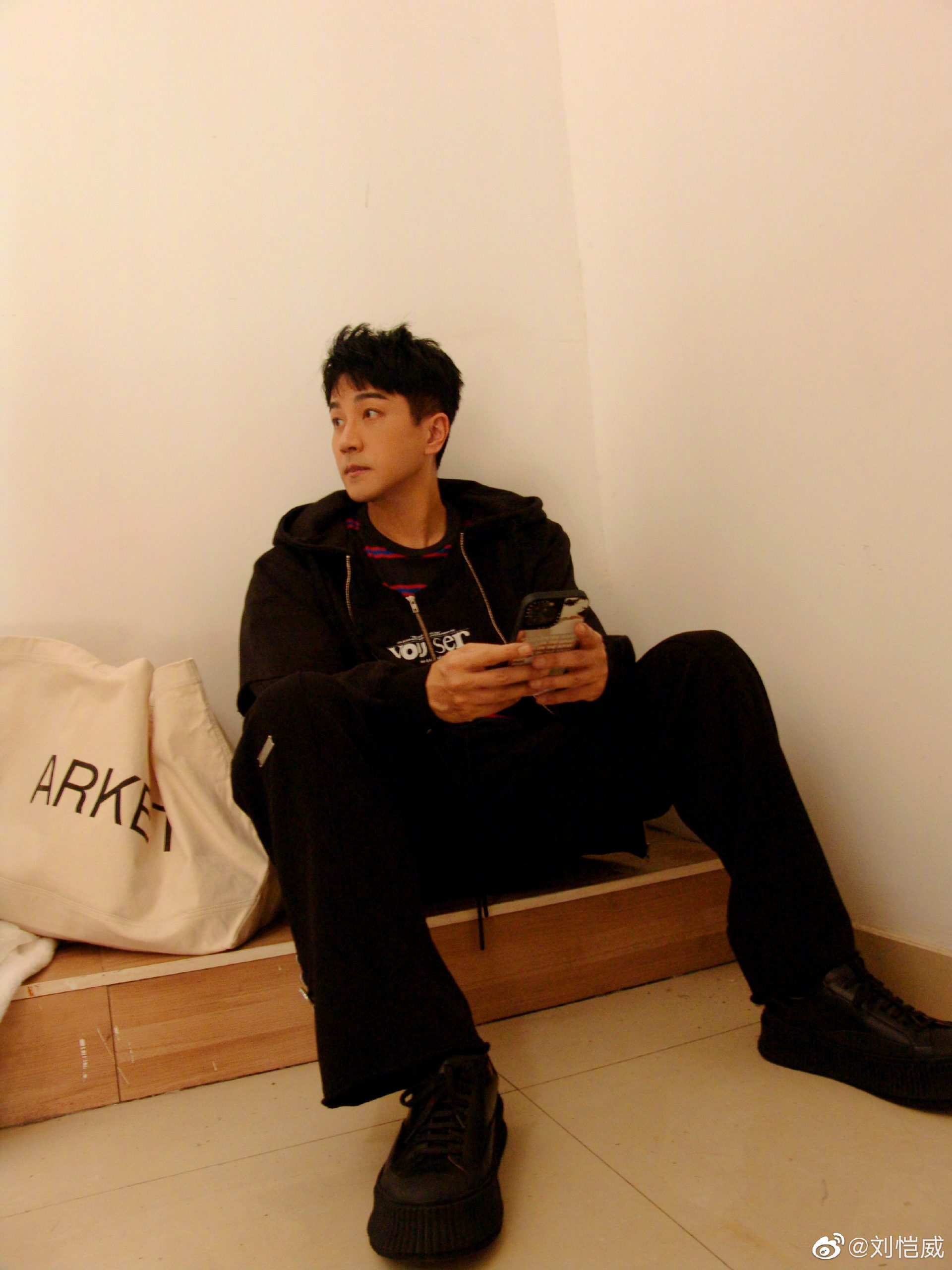 杨幂剧中闺蜜否认恋情后大反转 被拍到牵手刘恺威做核酸	