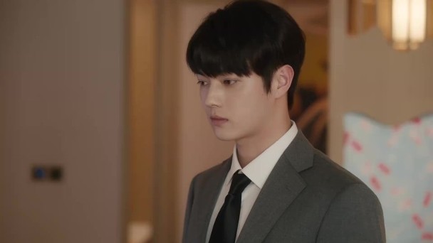 杨幂新剧突开播　 同框许凯显老被嫌无CP感