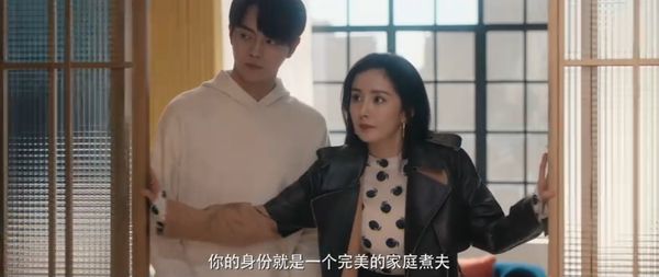 杨幂新剧突开播　 同框许凯显老被嫌无CP感