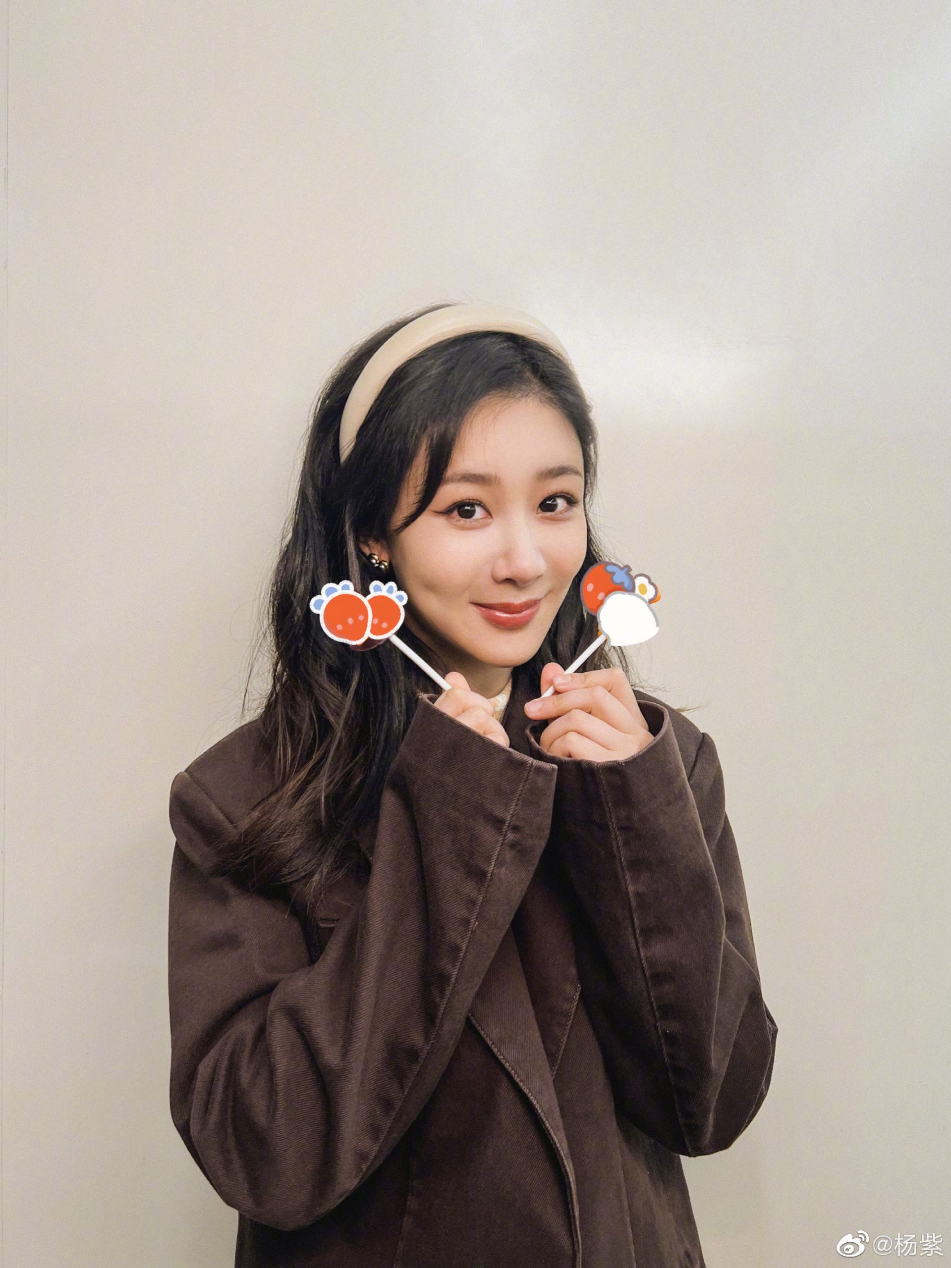 杨紫生日刘学义不甩绯闻送祝福  网狂酸：别半夜吃蛋糕