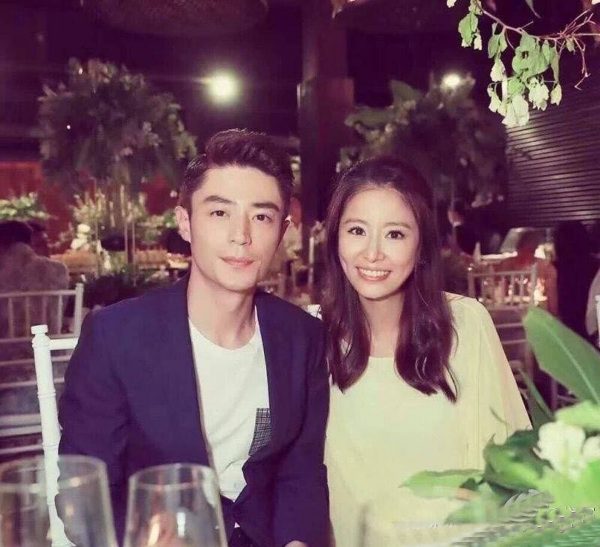 林心如合体霍建华素颜合照路人 5岁女儿超萌肉腿意外入镜