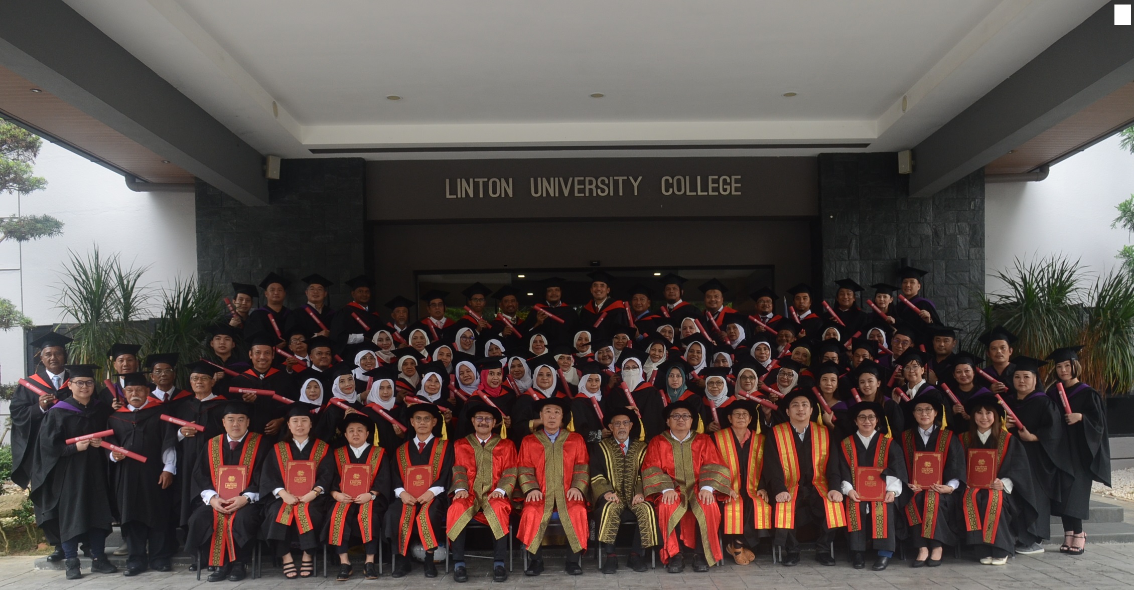 林登大学学院传统与辅助医药学院办第三届毕业典礼