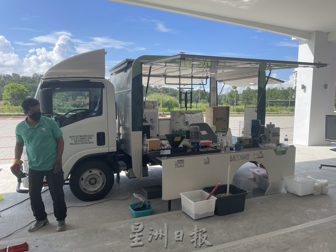 “环保卡车”来到新山校园 倡导将废料转化为有价值物品