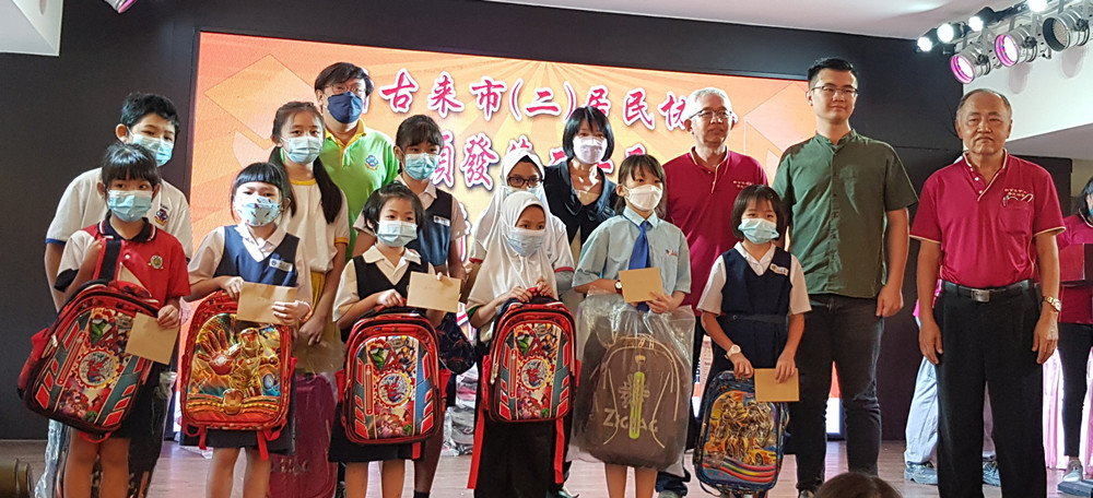 柔:新闻:新古来市(二)颁3万令吉助学金