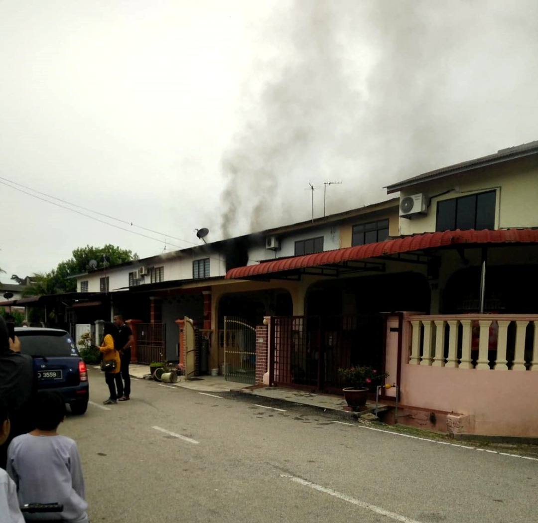 柔:新闻:武吉港脚廉价屋火灾无伤亡 居民齐灭火 电工速断电
