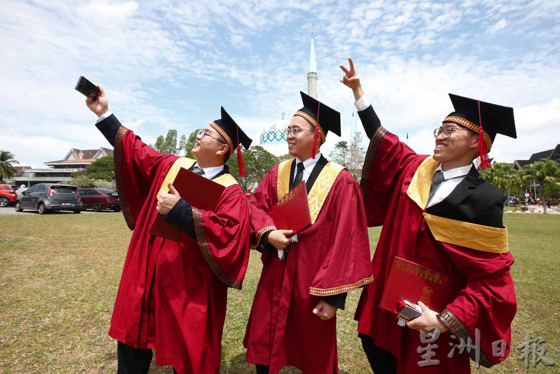 马来西亚工艺大学7934名毕业生高唱骊歌