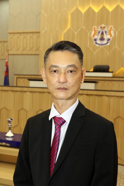 柔:第二版头条:【特稿】:竞选宣传品风雨后已东歪西倒,是时候还市景原样