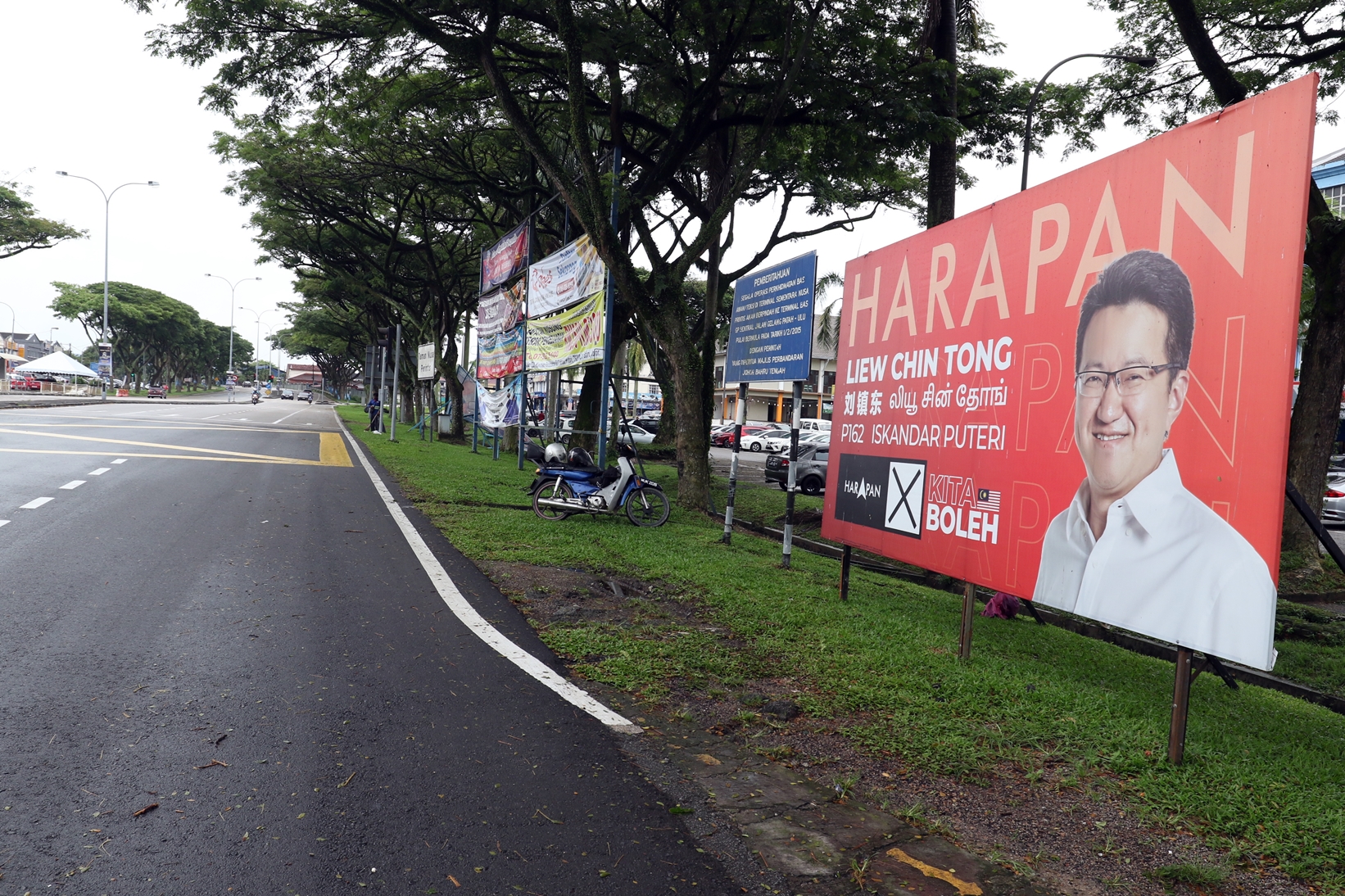 柔:第二版头条:【特稿】:竞选宣传品风雨后已东歪西倒,是时候还市景原样