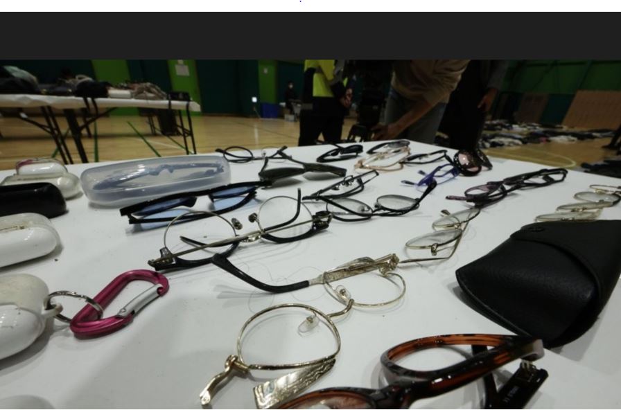 梨泰院踩踏事故失物招领处:鞋子摆满一地 有眼镜被踩碎