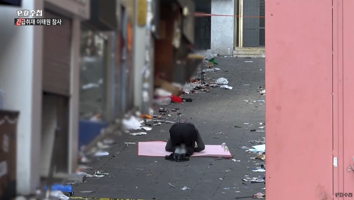 梨泰院踩踏惨剧／店主端餐拜祭被赶 悲吼让孩子们吃顿饭