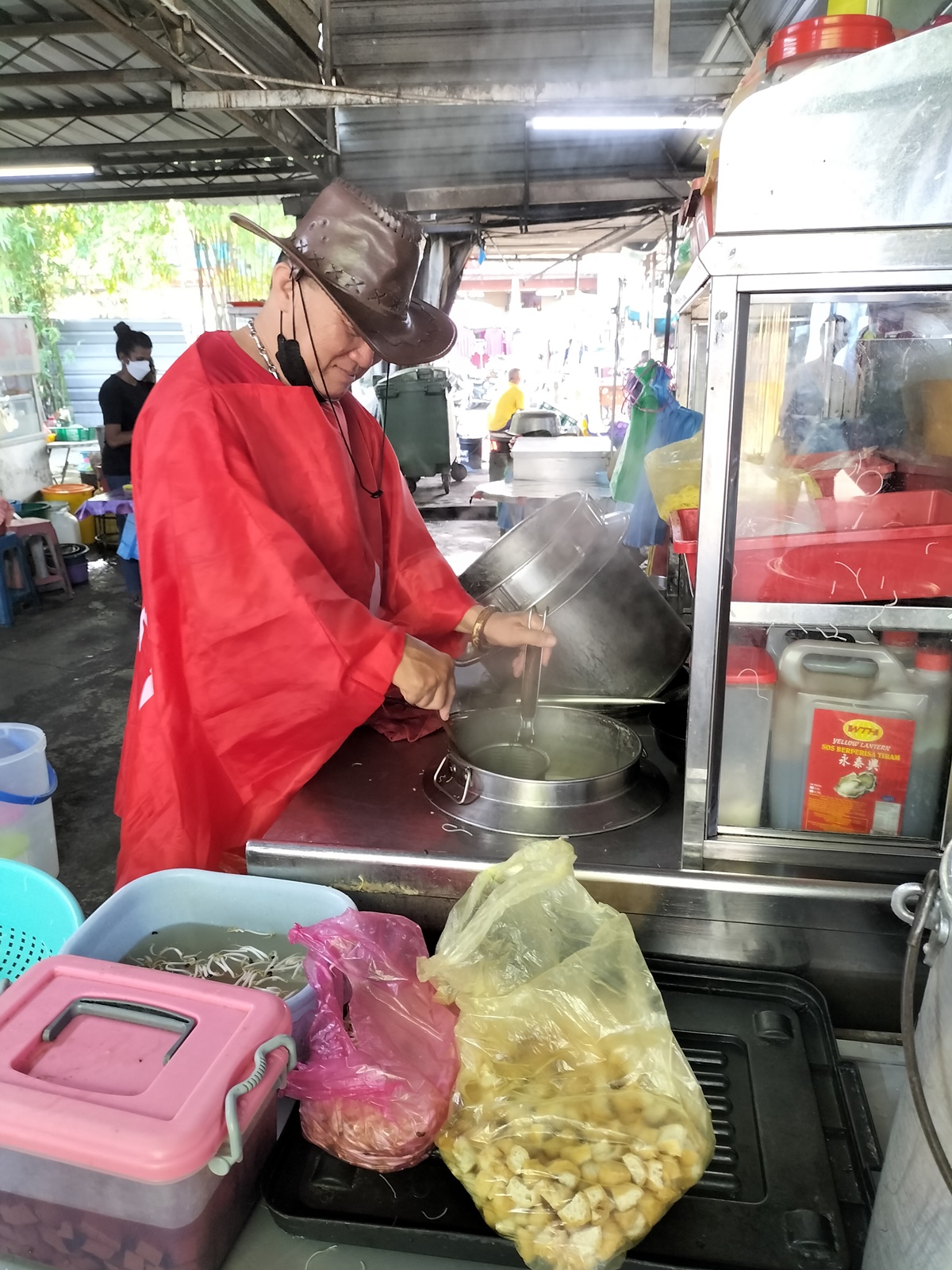 民主国运/若希盟胜选 咖喱面小贩免费派200碗咖喱面