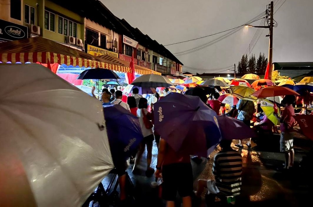 民众冒雨撑伞捧场行动党讲座 倪可敏:水为财