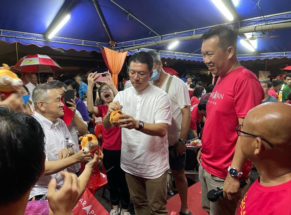 民众冒雨撑伞捧场行动党讲座 倪可敏:水为财