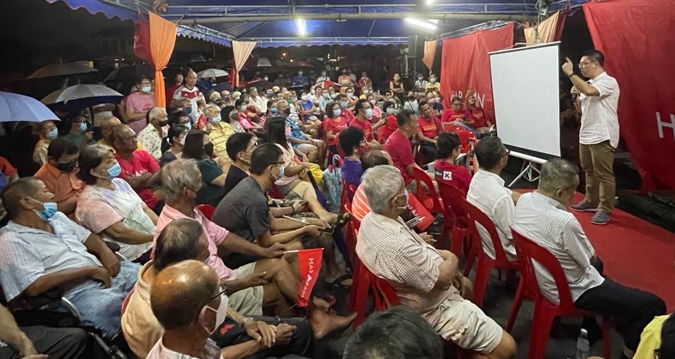 民众冒雨撑伞捧场行动党讲座 倪可敏:水为财