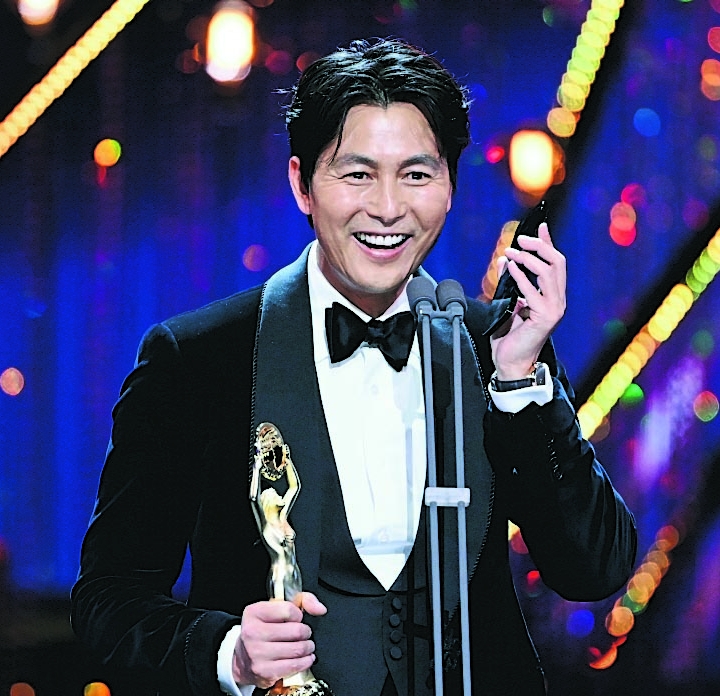 汤唯成青龙奖首位华人影后  喊话父母“关上手机”