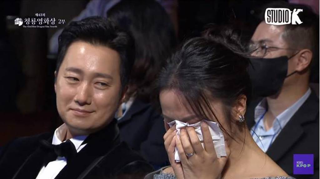 汤唯成青龙奖首位华人影后  喊话父母“关上手机”