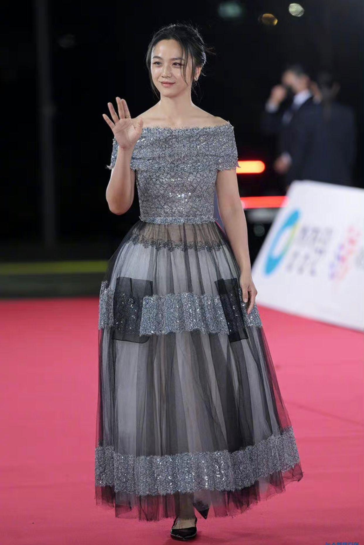 汤唯成青龙奖首位华人影后  喊话父母“关上手机”