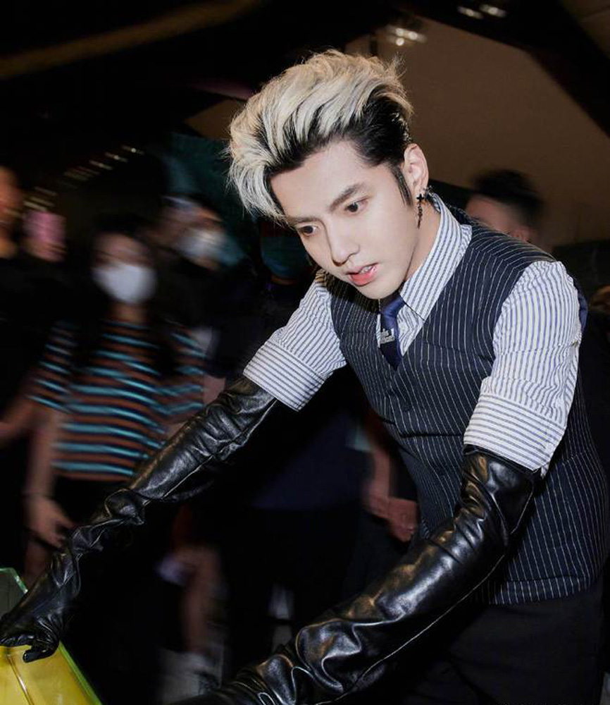 涉强奸刚被判刑13年 吴亦凡逃税遭罚3.74亿