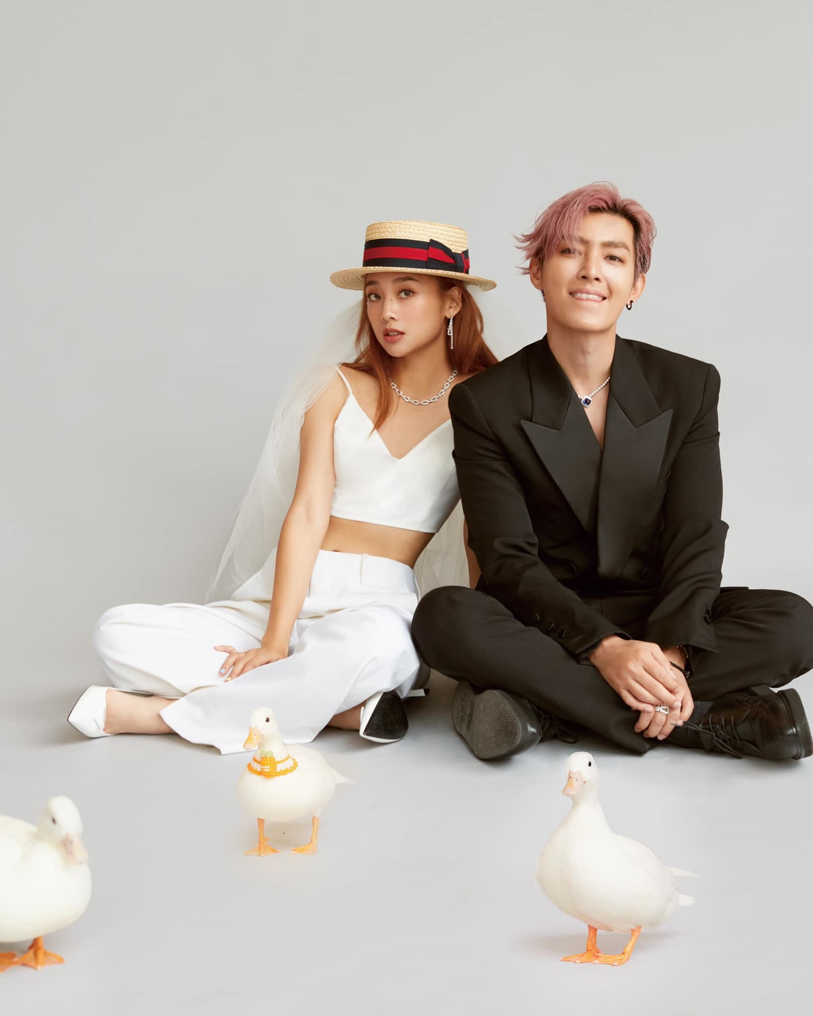 炎亚纶：我们结婚了！  晒一家三口照网暴动