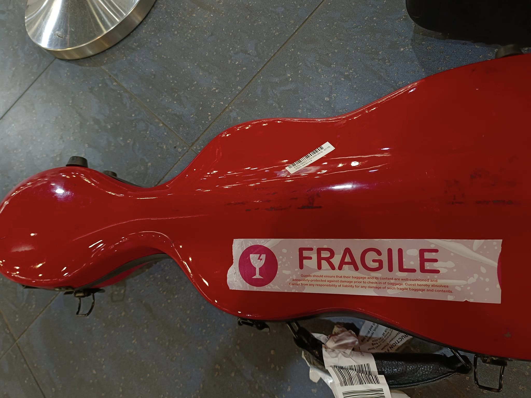 独家|被阻手提上机无奈寄舱 艺人:上千琴盒损坏仅赔RM80