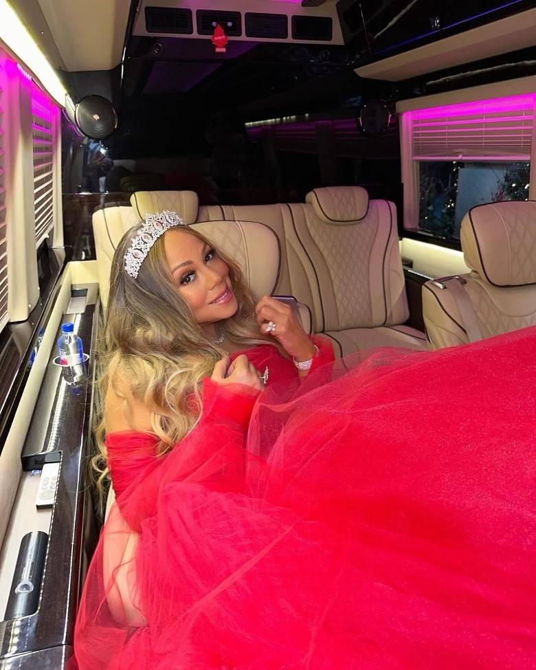 玛丽亚假唱太明显 网痛批:令人作呕