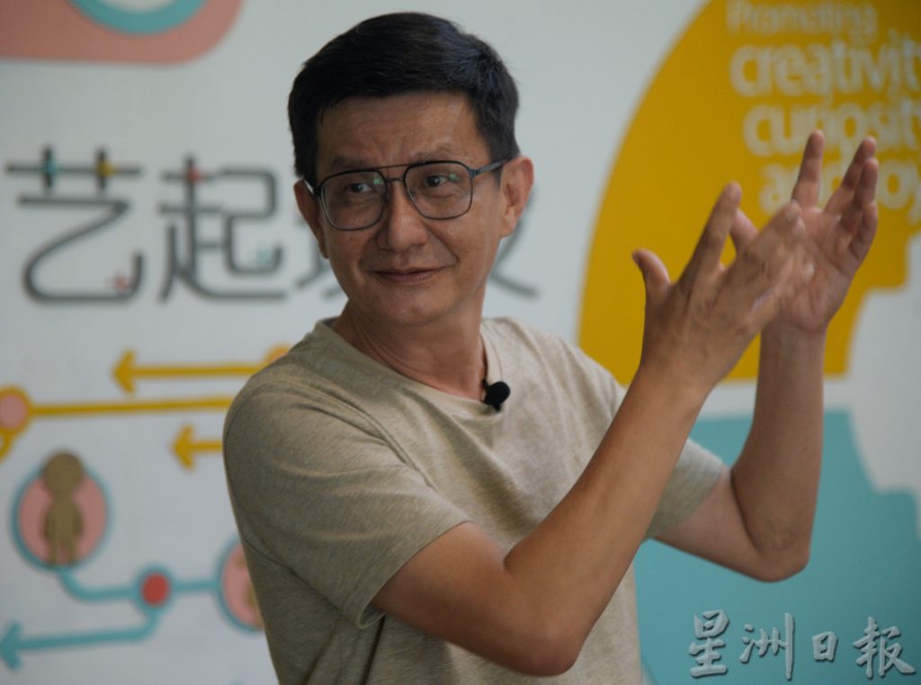 用创意堆砌“纸皮玩国”