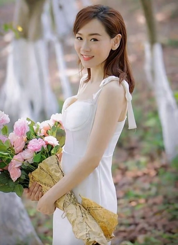 直播开美颜遭讽“看到的和想像的不一样” 杨思琦高EQ回应获网赞 