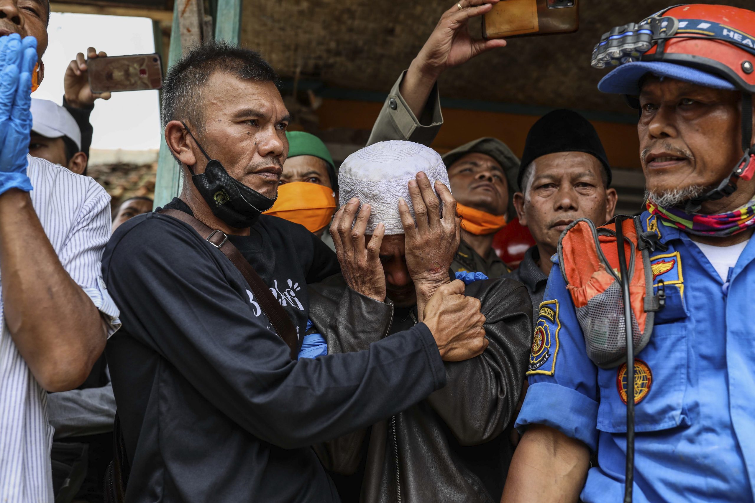 看世界/印尼地震4天后 7岁女童遗体被发现