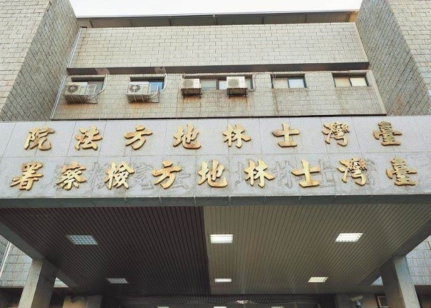 看世界/继父拳打脚踢不准孩子睡 生母默许同遭起诉