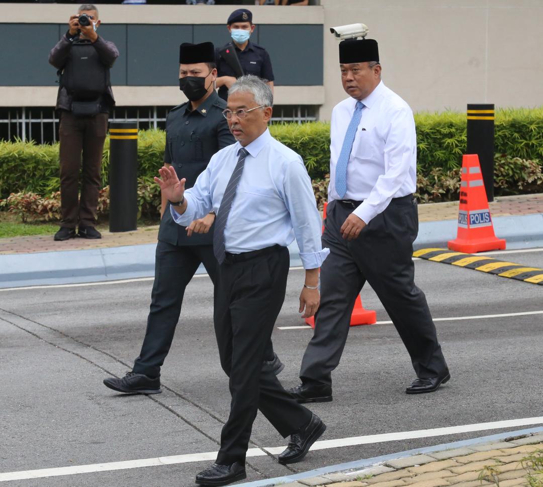 看守政府会如常运作 元首促人民耐心等待