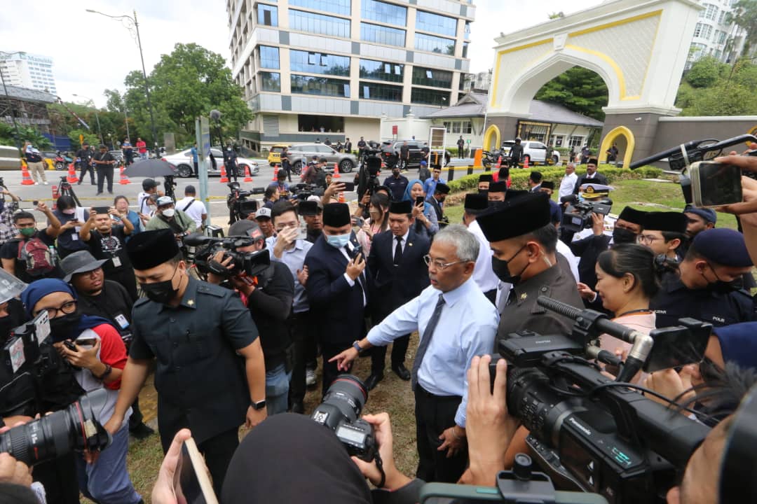 看守政府会如常运作 元首促人民耐心等待