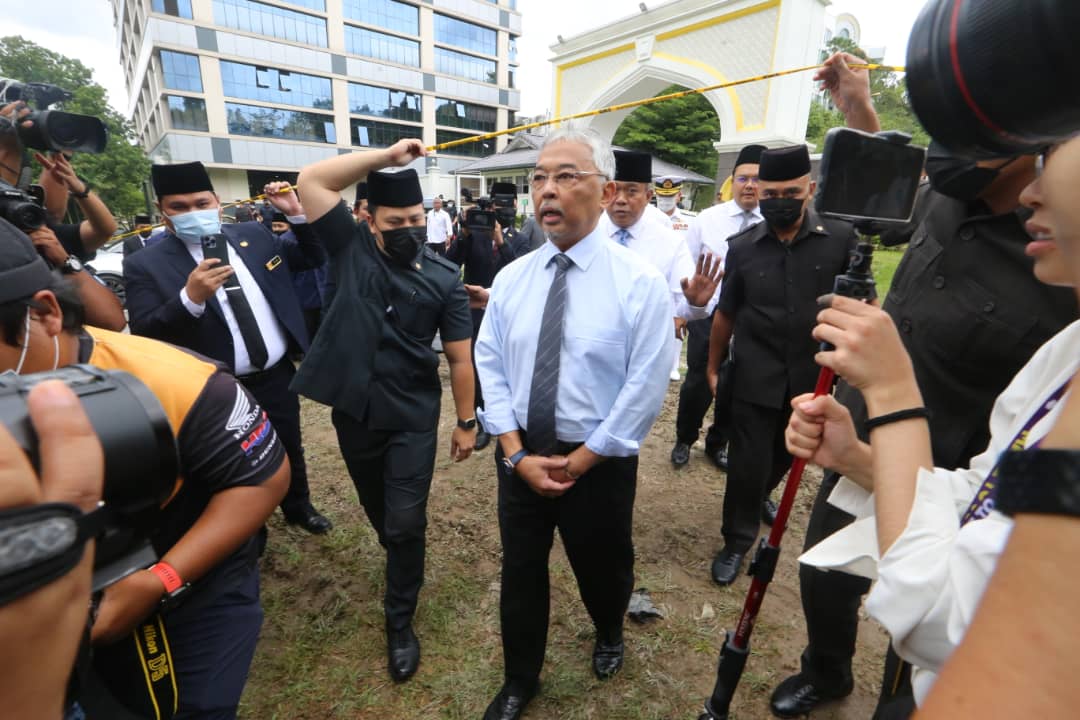 看守政府会如常运作 元首促人民耐心等待