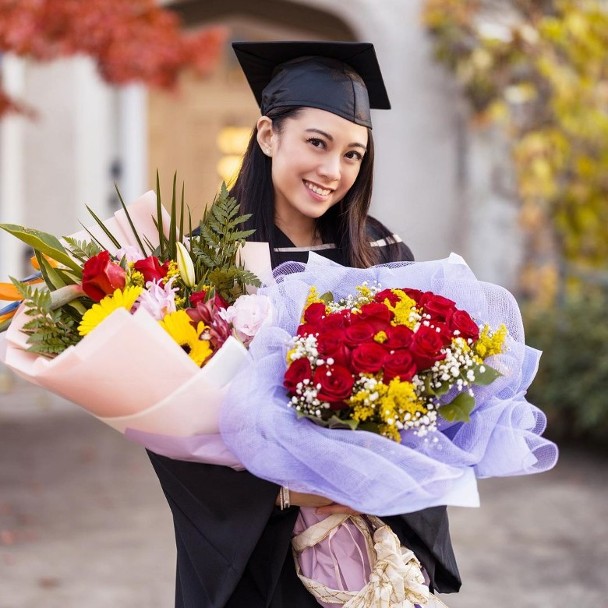 硕士毕业戴四方帽　廖碧儿学无止境继续深造	