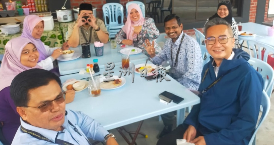 祖莱达巡视安邦警察总部军警投票站 