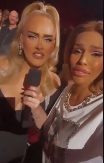 粉丝求合照滤镜开太强  艾黛儿惊喊“关掉！”