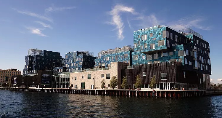 绿量无穷 / 发电窗效率创新高!瑞士科学家发明更高效的透明太阳能板